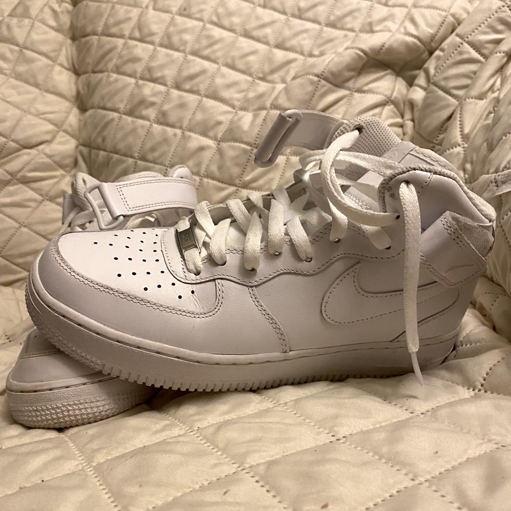 Nike Air Force 1 Mid '07 White Size 8 M/Size 9.5 W